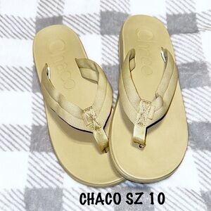 Chaco Beige Flip Flops NWOT SZ 10